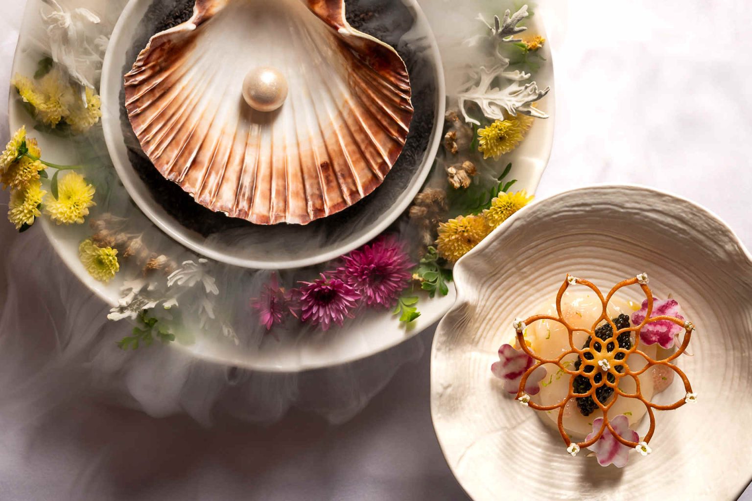 Scallop ceviche, elderberry-lime vinegar, scallop shell caramel, shallot pickled in champagne vinegar and Chioggia beetroot, Baeri caviar and apple-ginger pearl © Claus Kadrnoschka