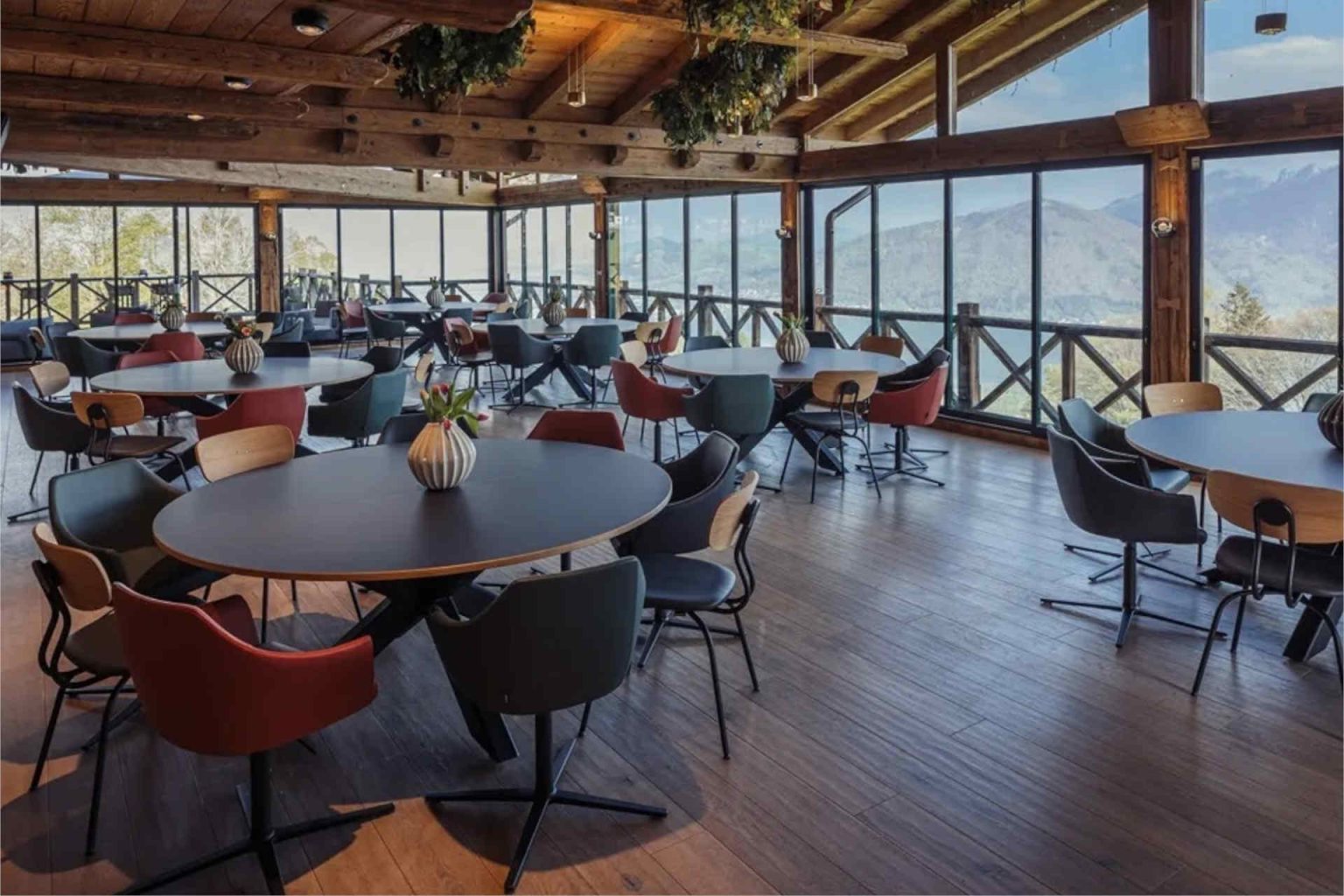Interior of the Gmundnerberghaus, photo provided