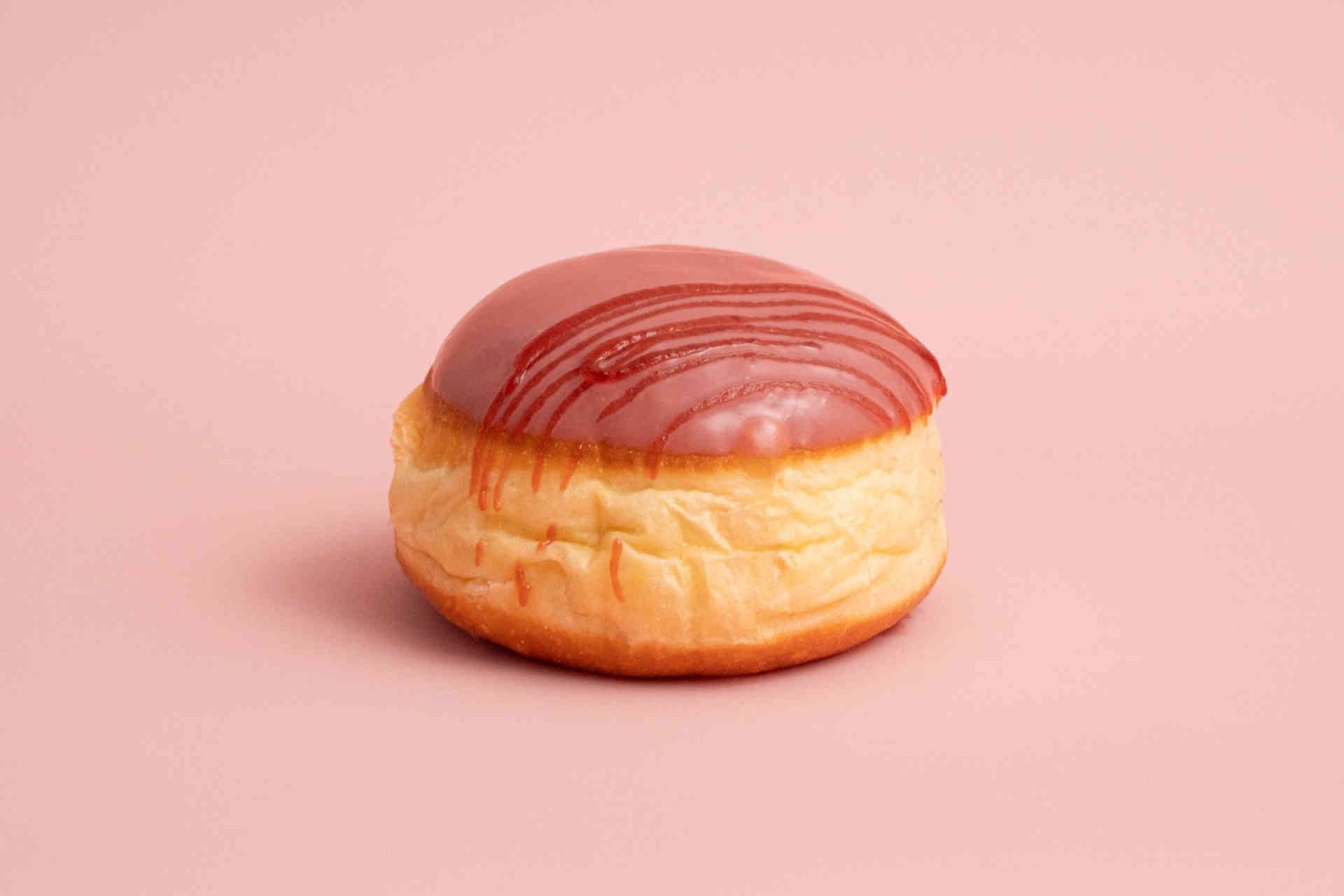 Strawberry doughnut © Sorger