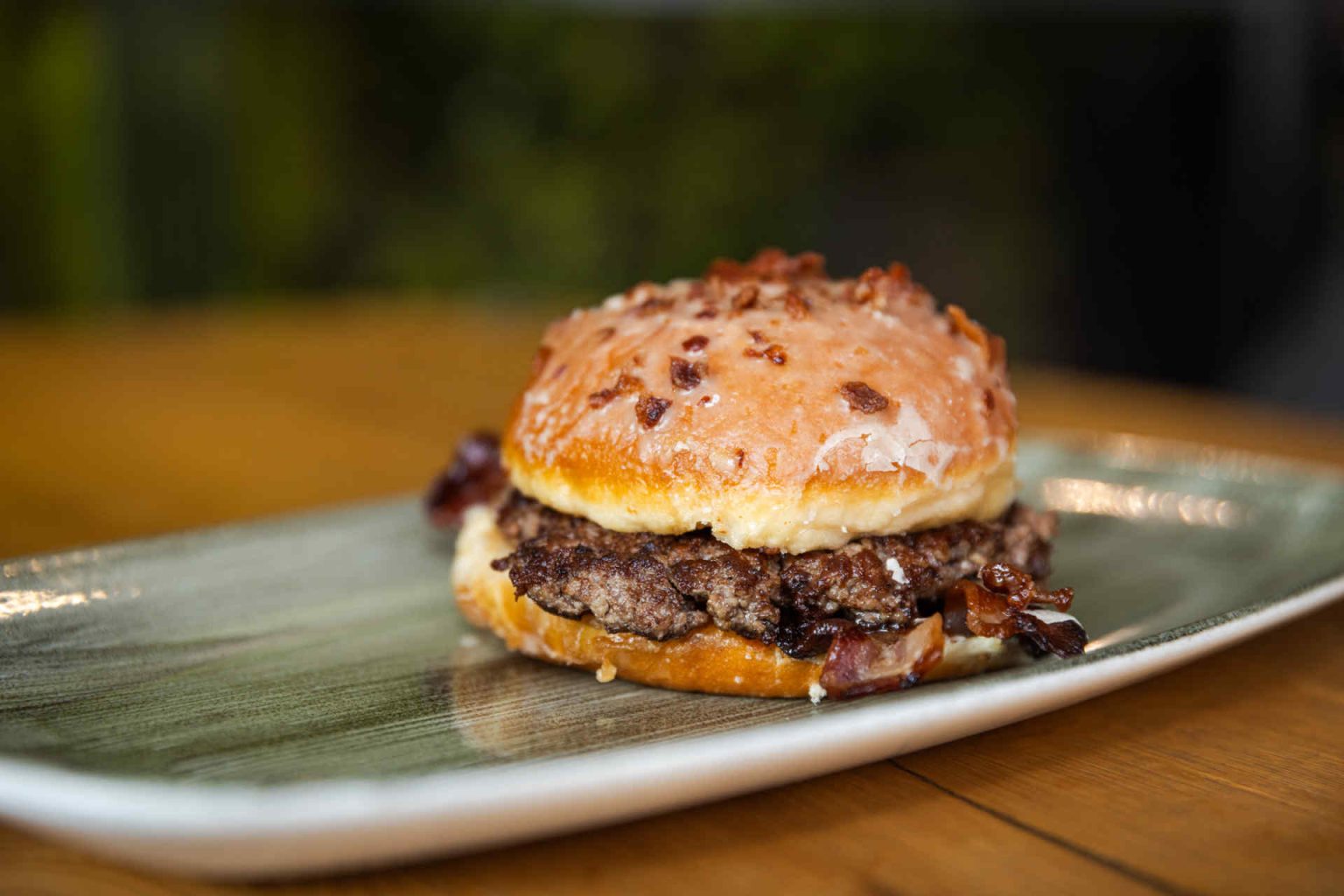 Doughnut BBQ burger © ROBIN CONSULT Fellner