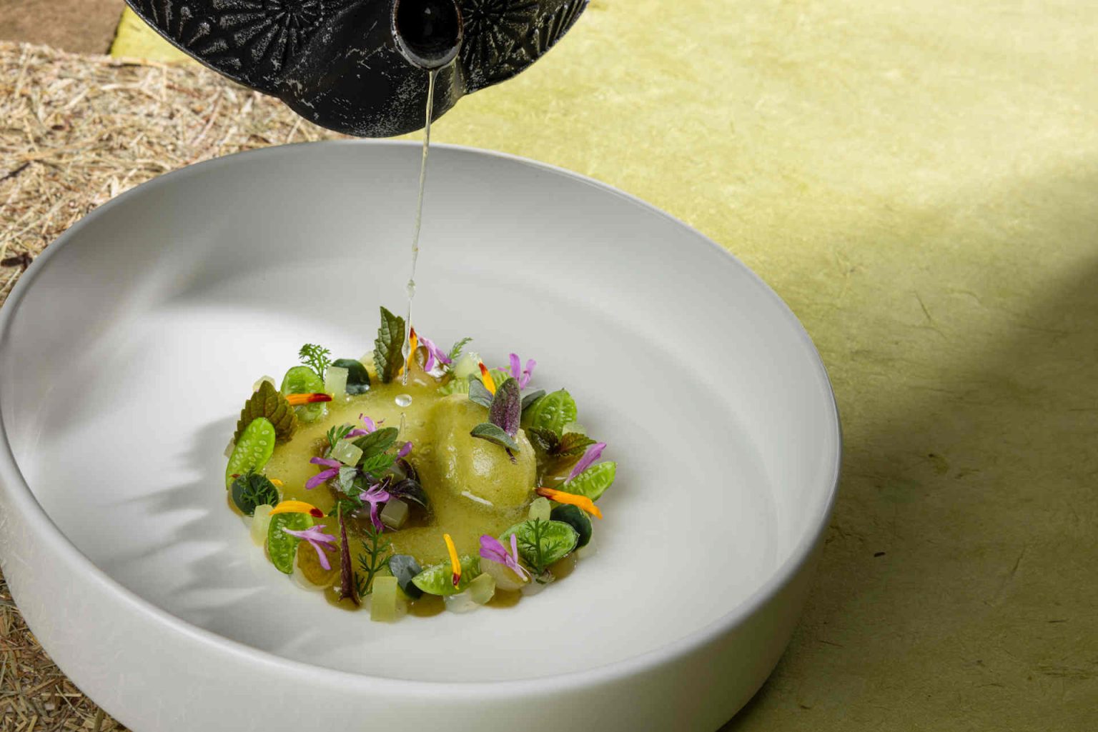 Excerpts from the Guat'z-Essen kitchen by Peter Fankhauser © Kirchgasser Photography