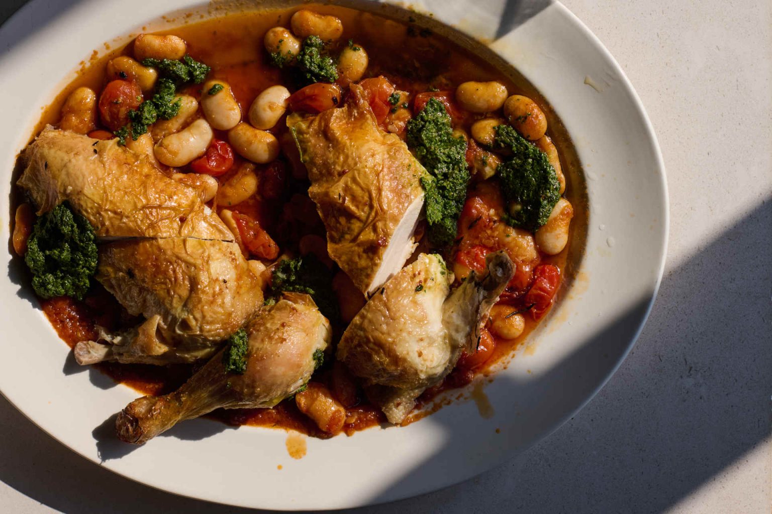 Chicken and beans © Callwey / Thomas Straker