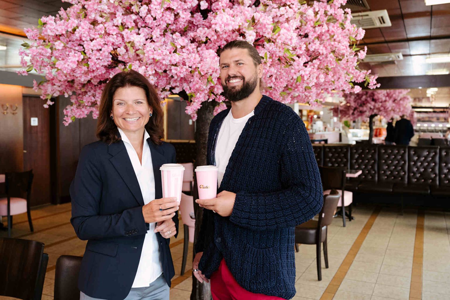 Lieferando Managing Director Natascha Mauthner and Dominik Prousek, Managing Director of Café-Konditorei Aida © Chiara Milo