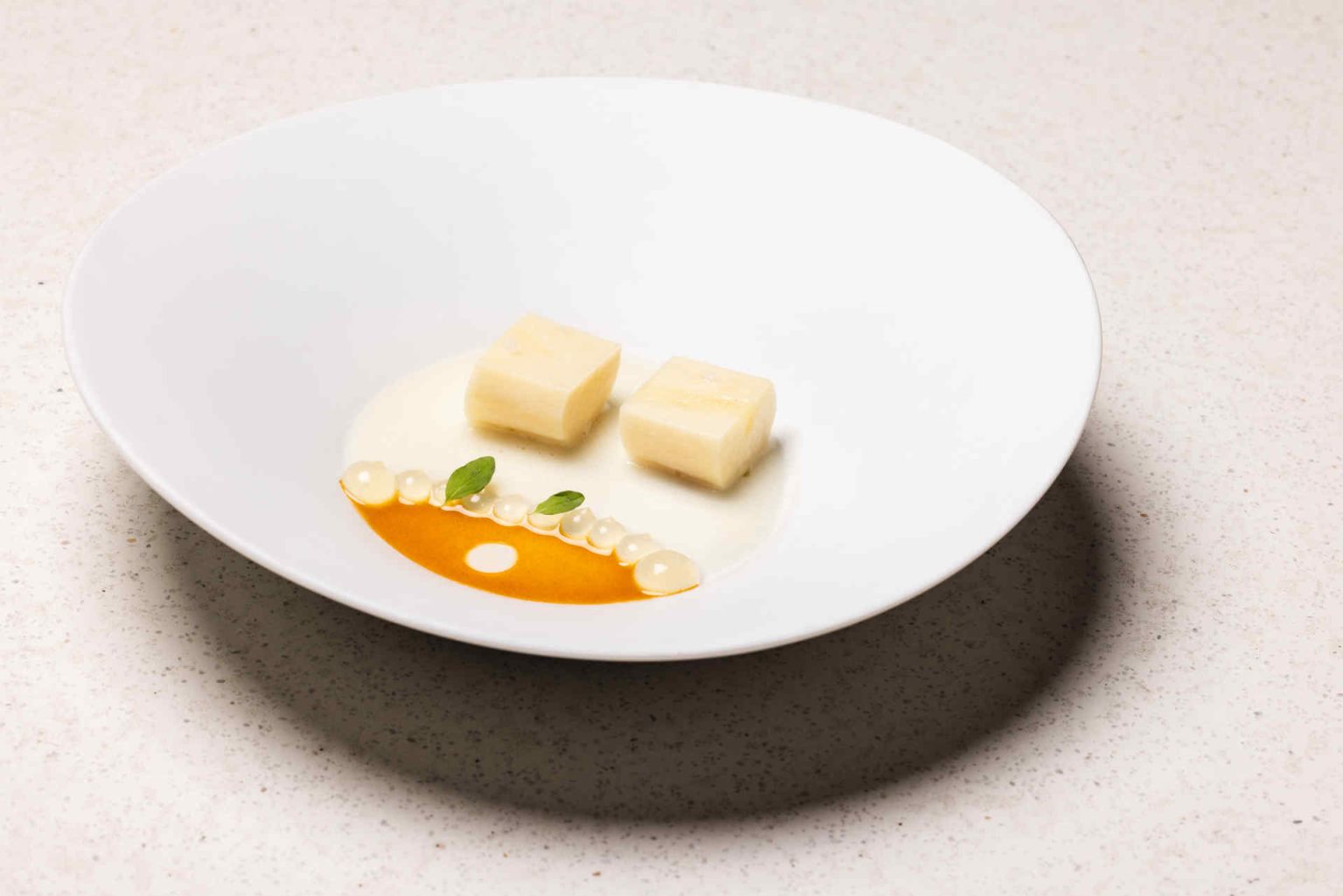 Mushroom goulash: steamed sauternes, goulash extract, and onion lard emulsion © Florence Stoiber