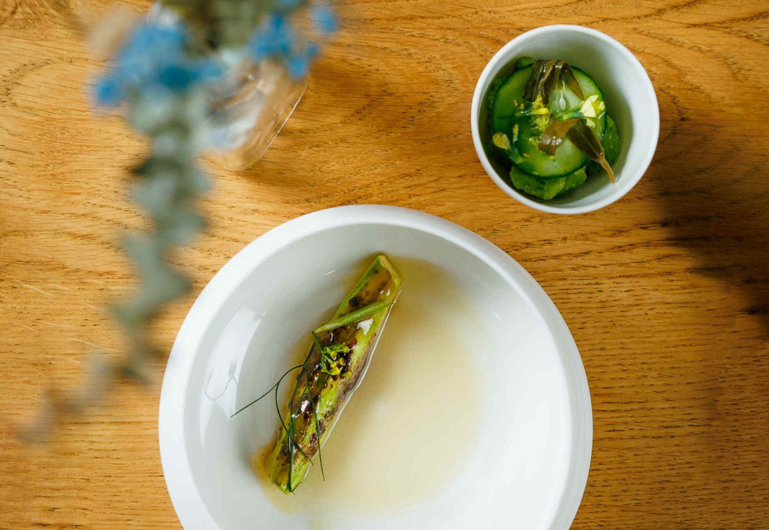 Creation Populaire: Zucchini, lard-onion sauce & iced cucumber salad © Steffen Sinzinger