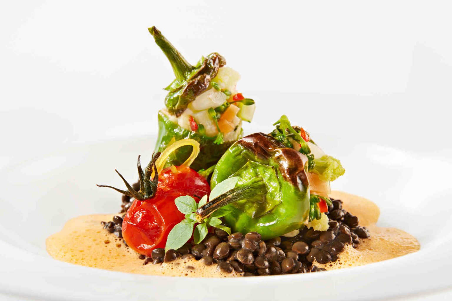 Vegetarian intermediate course: Stuffed pimientos on spicy beluga lentils and paprika foam, photo provided