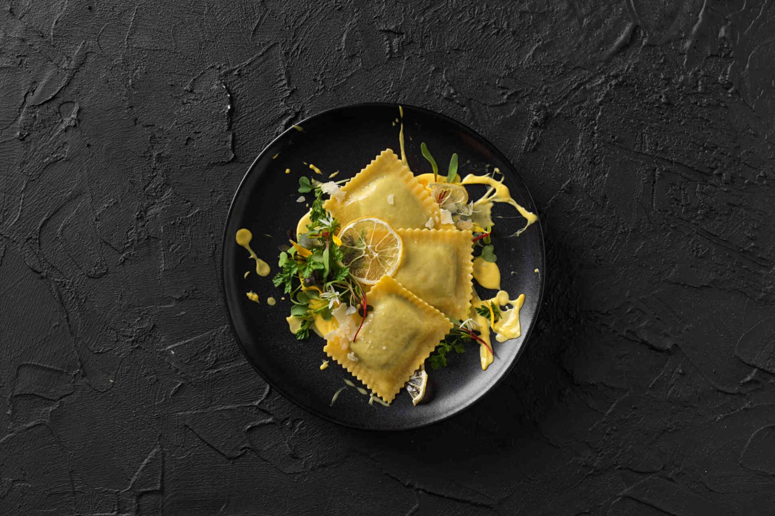 Gran Raviolo with buffalo ricotta and spinach © Hilcona