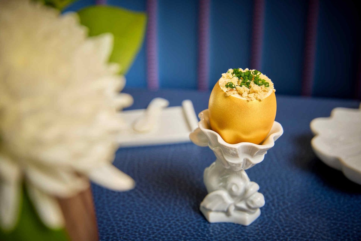 Golden Egg: Fennel tartare and smoked brioche croutons © Hapag-Lloyd Cruises / Christian Wyrwa