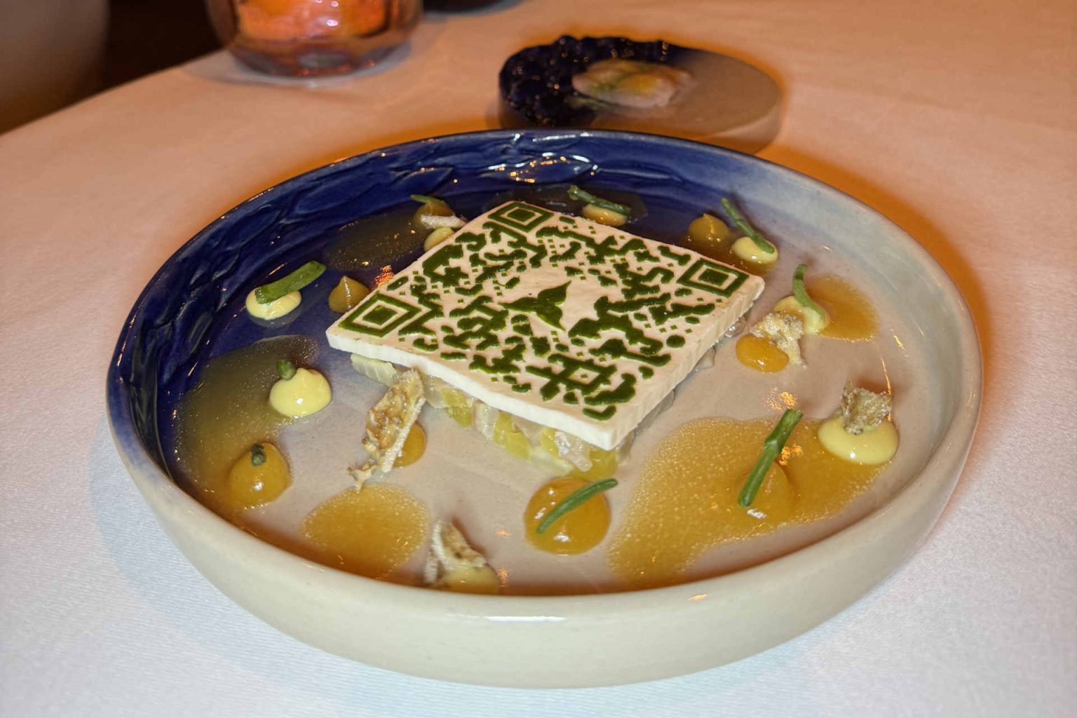 Dinner at Restaurant Bougainville: Tartare and sashimi of Dutch sea bass with passion fruit © Genusspunkt